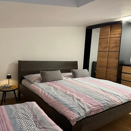 Luxusni U Drahotinskeho Rybnika Apartamento