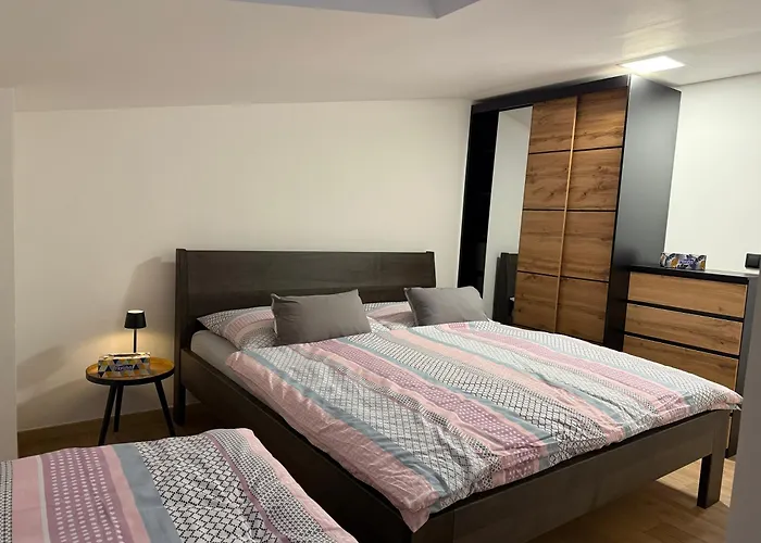 Luxusni U Drahotinskeho Rybnika Apartamento